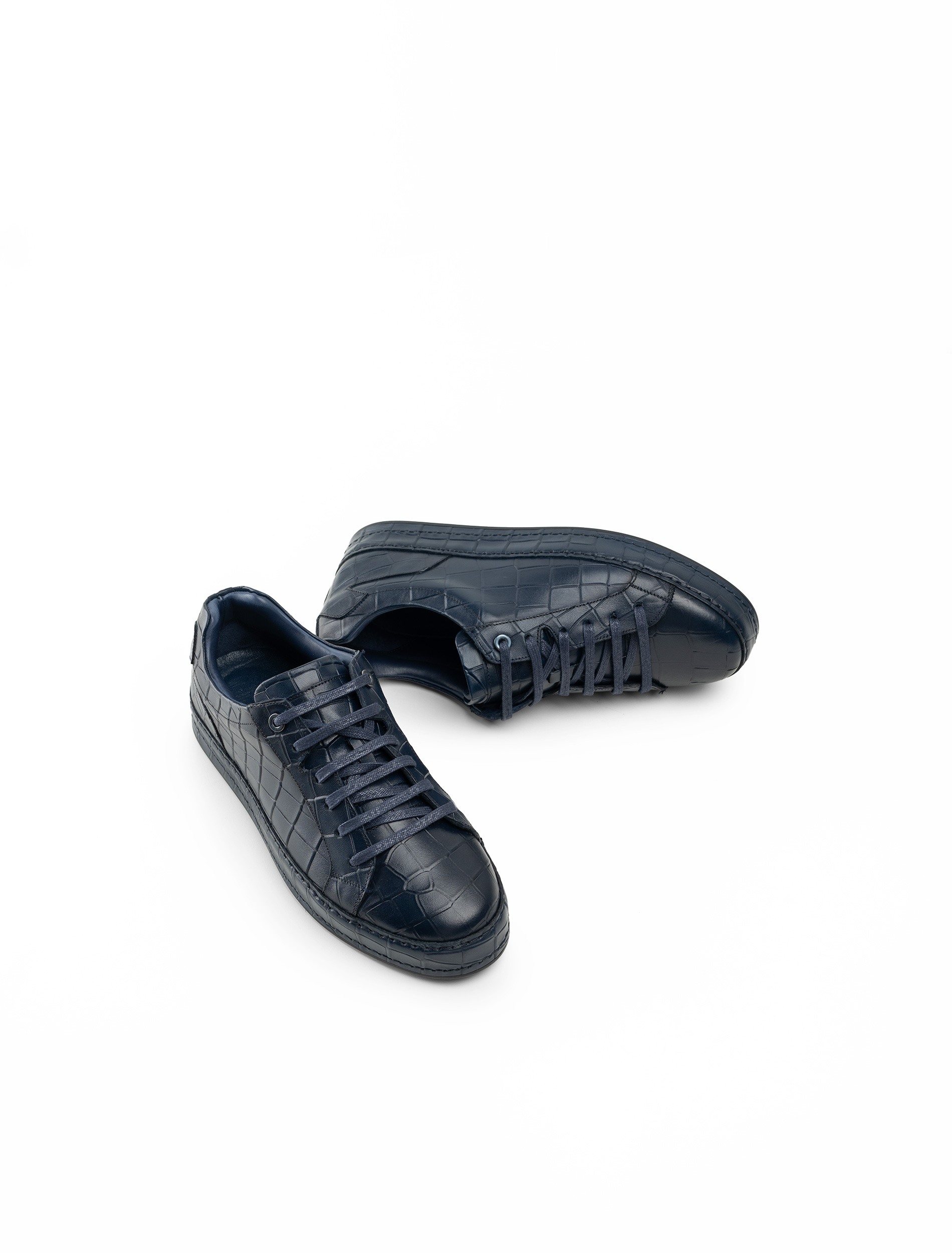 کفش کتانی چرم